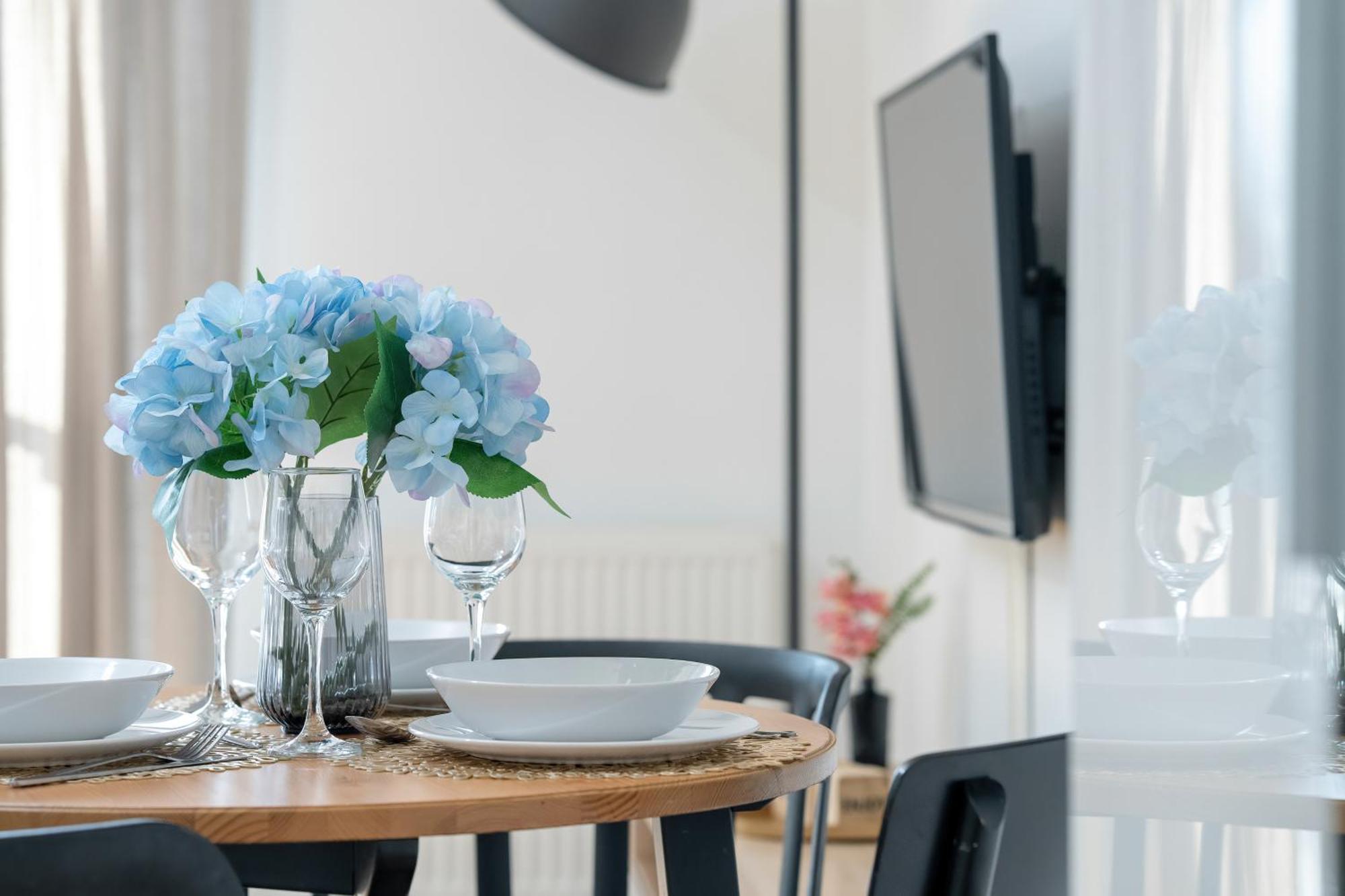 Klimatyczne I Nowoczesne Studio Very Berry W Poznaniu By Noclegi Renters المظهر الخارجي الصورة